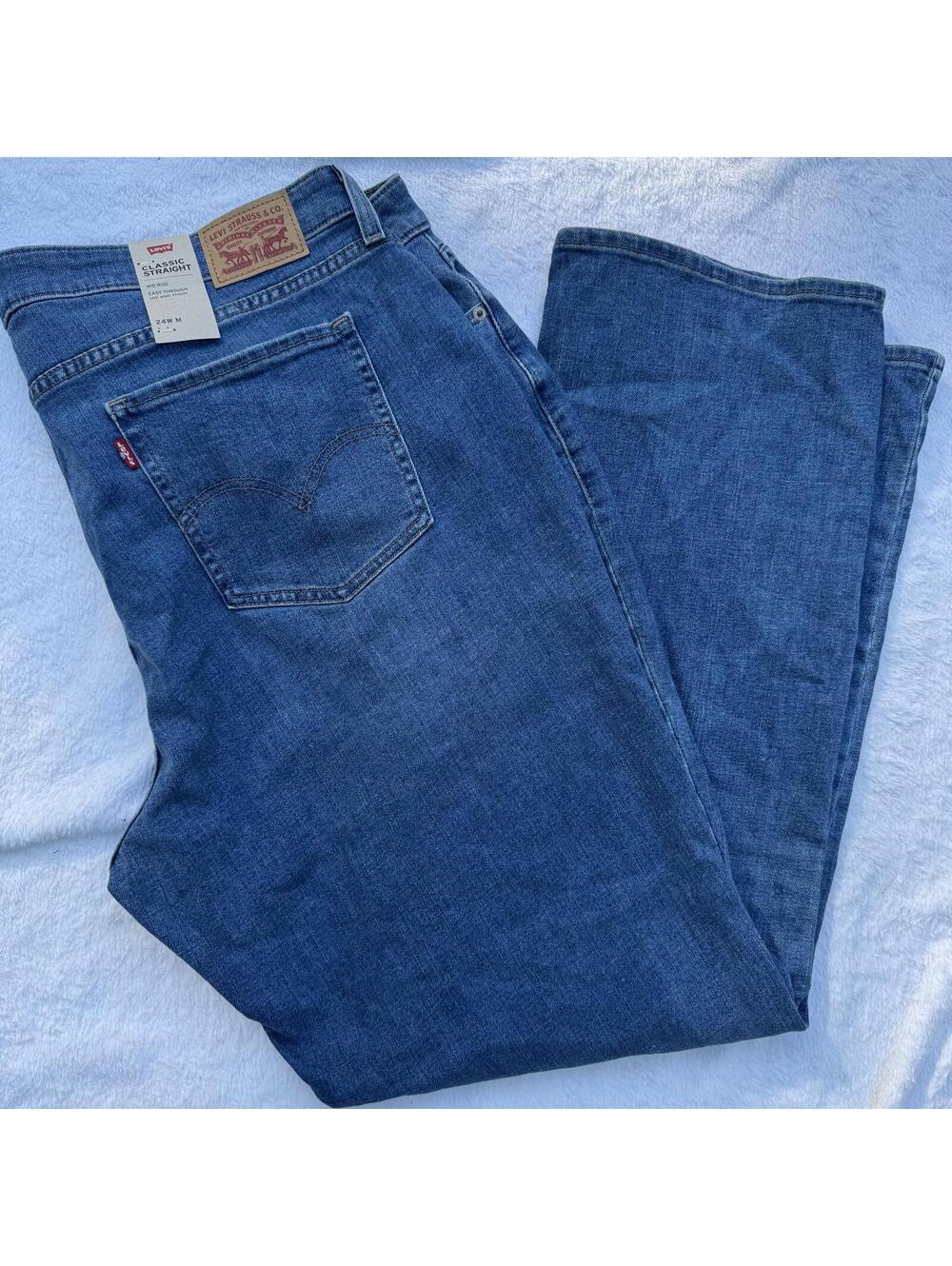 Women's NWT Levi's 414 Classic Straight 24